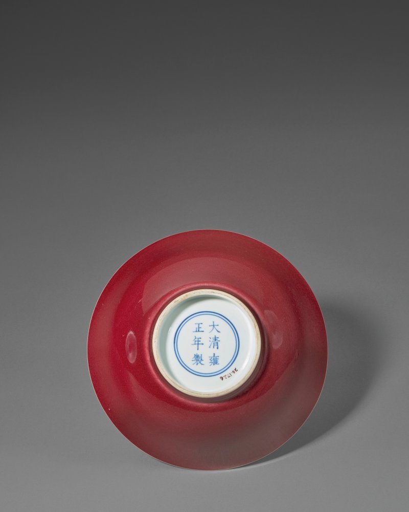 清雍正 紅釉盌 雙圈六字楷書款  YONGZHENG SIX-CHARACTER MARK IN UNDERGLAZE BLUE WITHIN A DOUBLE CIRCLE AND OF THE PERIOD (1723-1735) - 图3