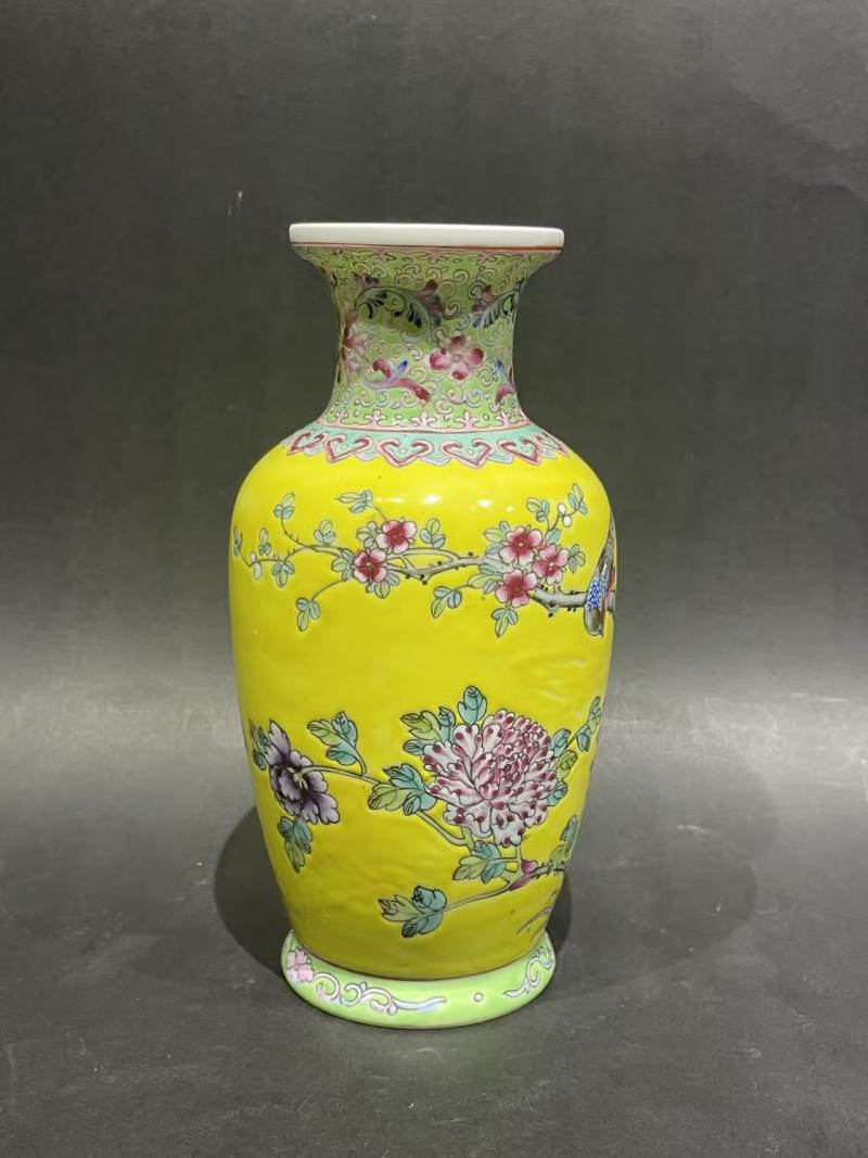 民国黄帝粉彩花鸟瓶 - 图2
