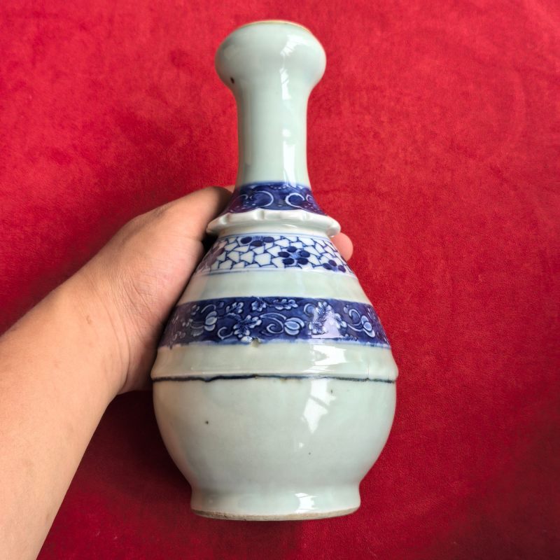 清中期 豆青釉青花花卉纹蒜头瓶 - 图7