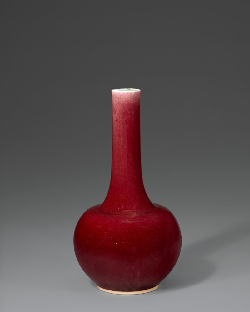 清康熙 郎窯紅釉長頸瓶  KANGXI PERIOD (1662-1722)