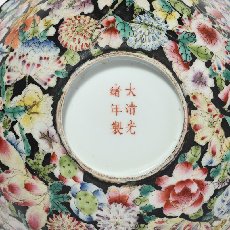 清光绪 墨地粉彩花卉纹碗 - 图6