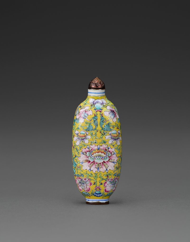 1715-1740年 或為御製 廣琺瑯銅胎牡丹紋鼻煙壺  PROBABLY IMPERIAL, GUANGZHOU, 1715-1740 - 图1