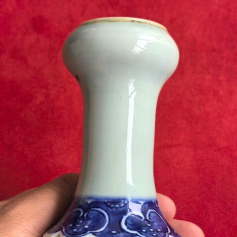 清中期 豆青釉青花花卉纹蒜头瓶 - 图8