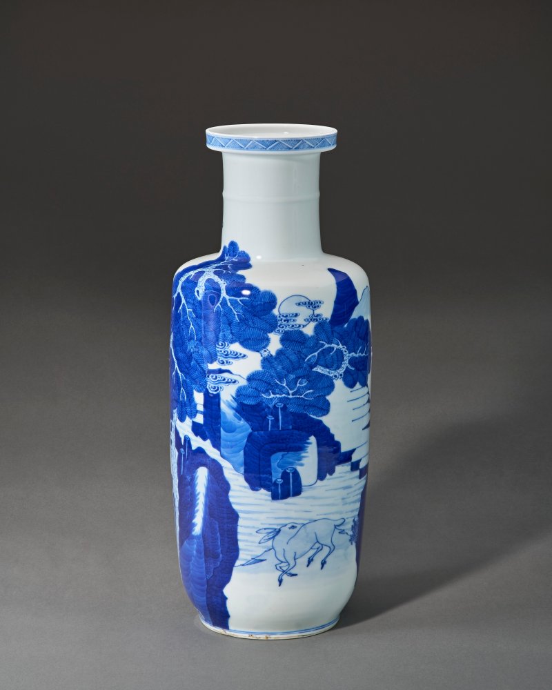 清十八/十九世紀 青花山水瑞獸圖棒槌瓶  18TH-19TH CENTURY - 图3
