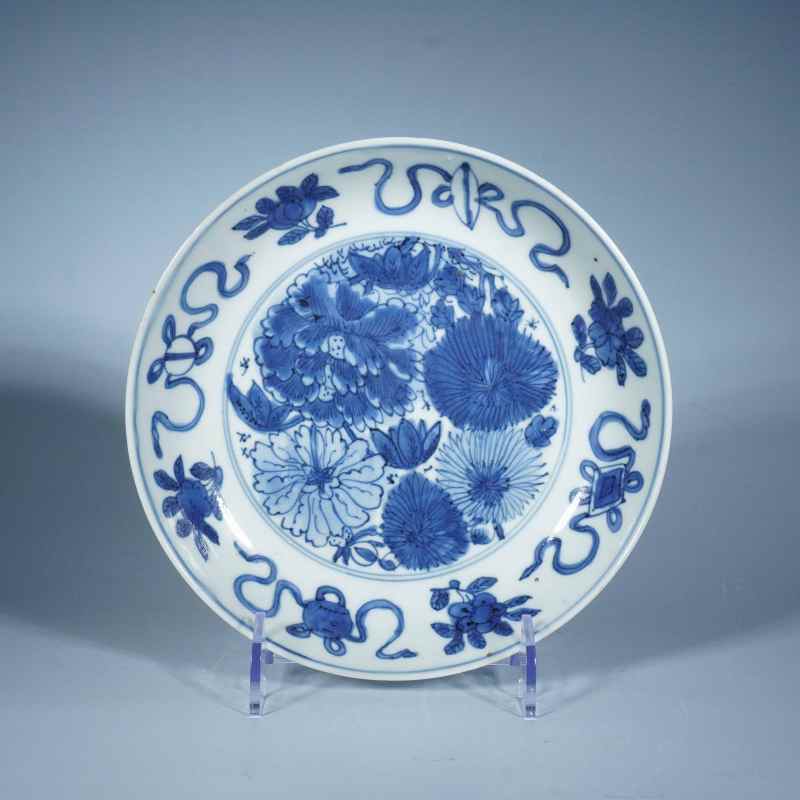 明晚期青花八宝纹盘 - 图1