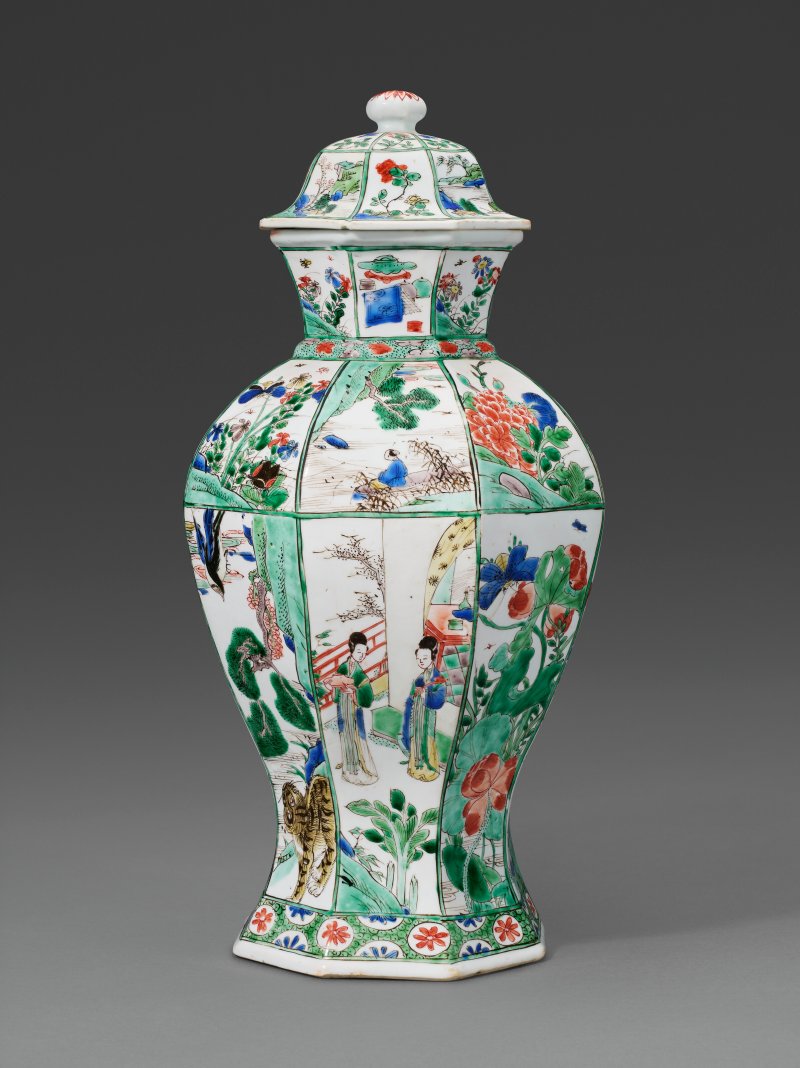 清康熙 五彩花草瑞獸紋八方蓋瓶  KANGXI PERIOD (1662-1722) - 图2