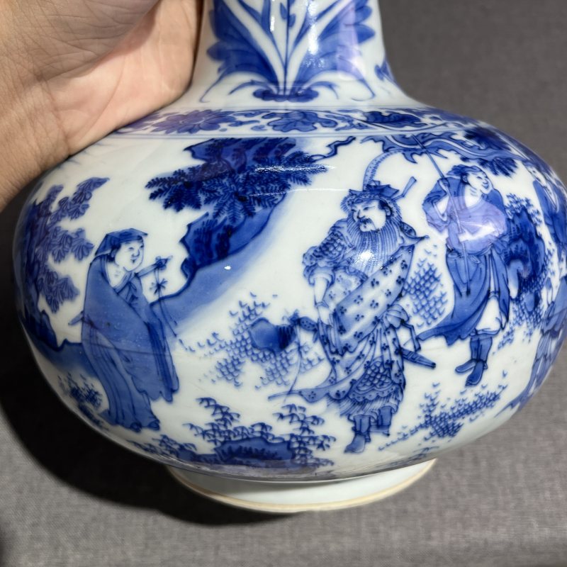 明崇祯青花人物蒜头瓶 - 图6