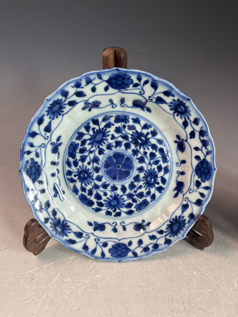 清康雍 仿永乐青花缠枝花卉纹花口盘 - 图3