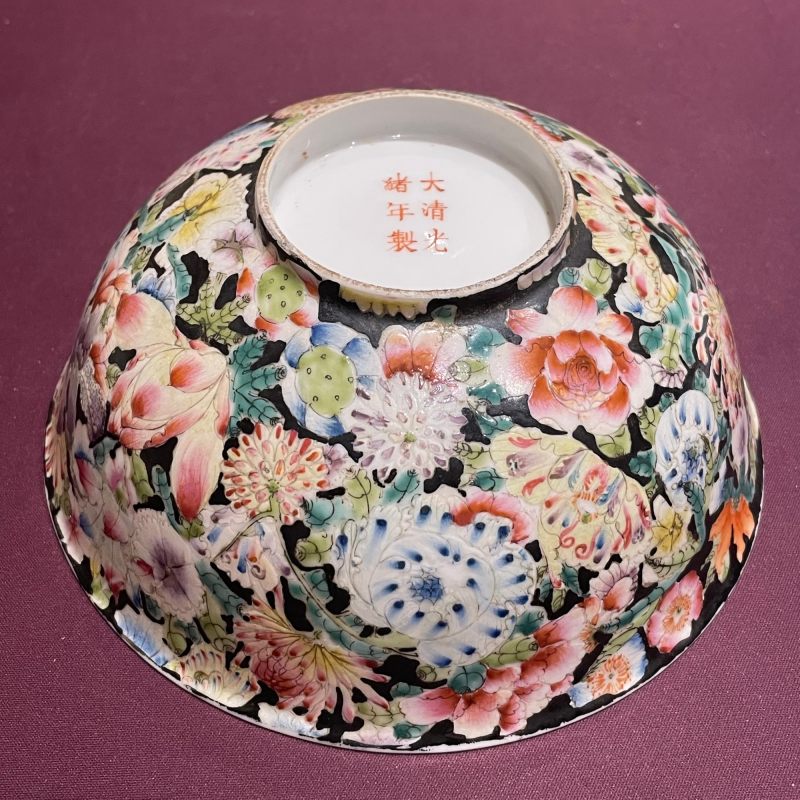 清光绪 墨地粉彩花卉纹碗 - 图8