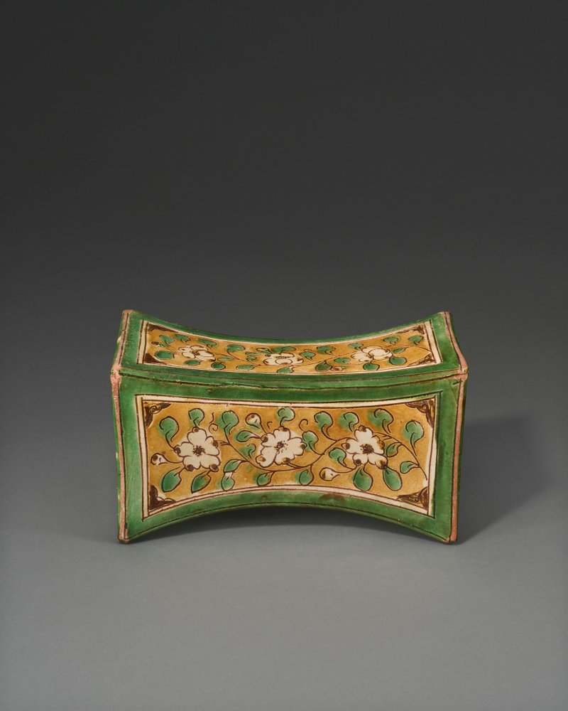 遼/宋 三彩花卉紋銀錠形枕  LIAO-SONG DYNASTY (AD 907-1279) - 图2