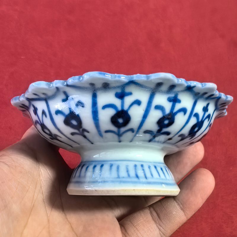 清晚期 青花花卉纹花口供盘一对 - 图13