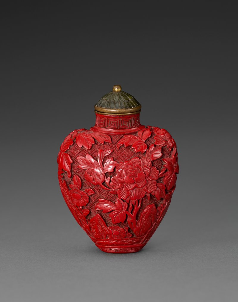1730-1820年 或為御製 銅胎剔紅牡丹紋鼻煙壺  POSSIBLY IMPERIAL, ATTRIBUTED TO THE PALACE WORKSHOPS, BEIJING, 1730-1820 - 图1
