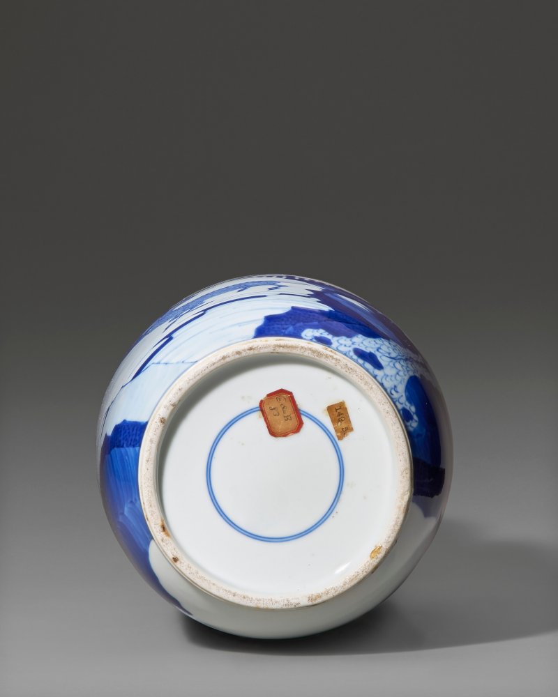 清十八/十九世紀 青花山水瑞獸圖棒槌瓶  18TH-19TH CENTURY - 图4