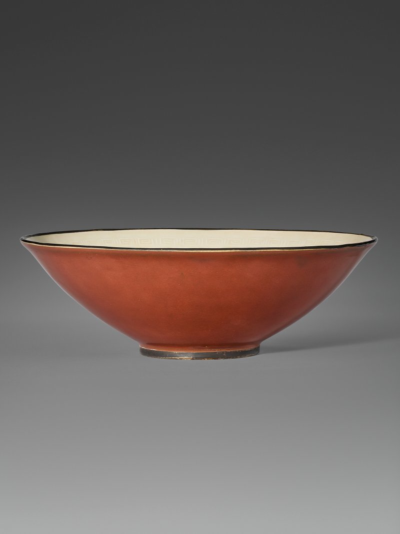 金 定窯內白外紫金釉印鳳穿牡丹紋盌  JIN DYNASTY (1115-1234) - 图2