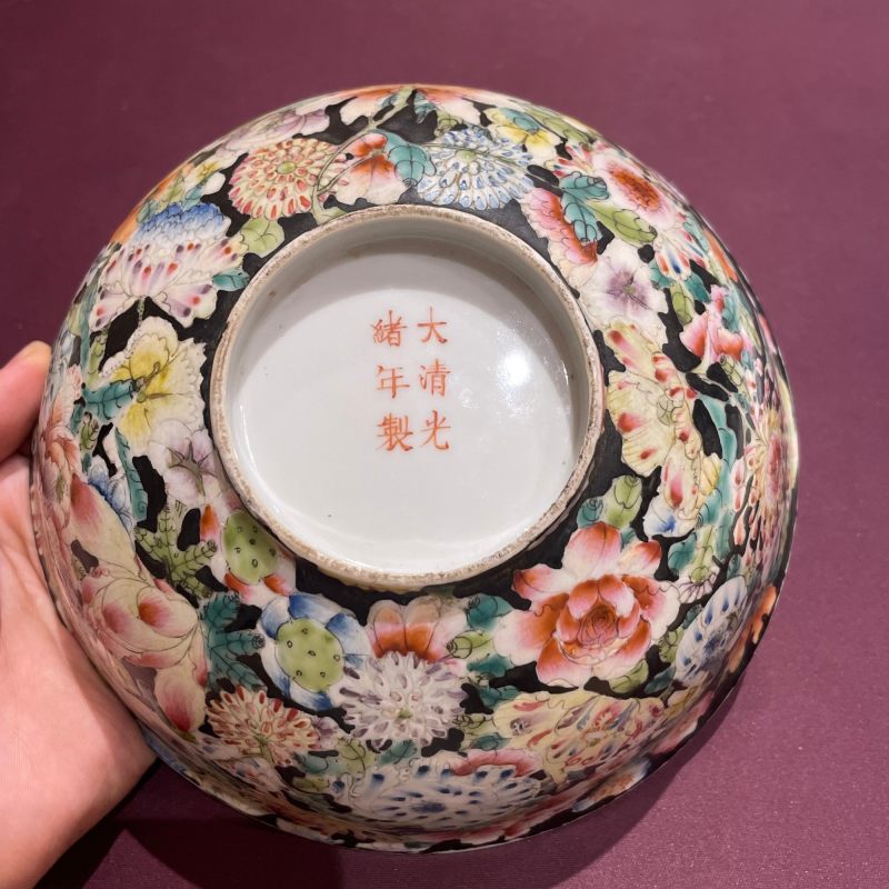 清光绪 墨地粉彩花卉纹碗 - 图10