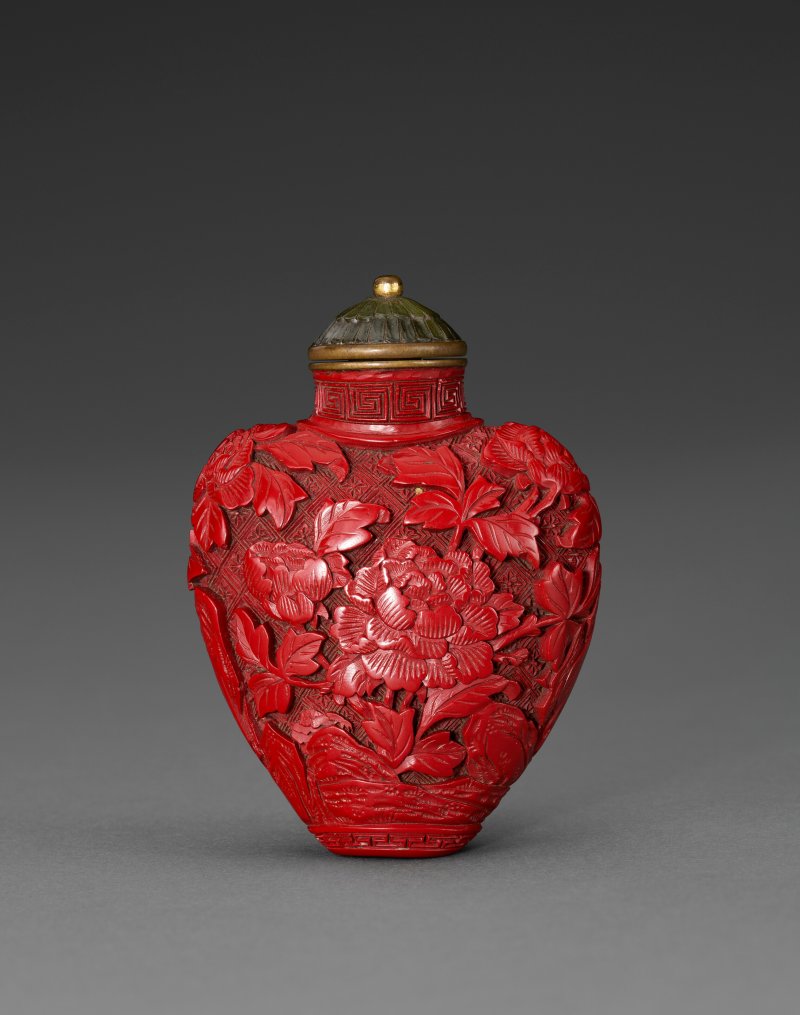 1730-1820年 或為御製 銅胎剔紅牡丹紋鼻煙壺  POSSIBLY IMPERIAL, ATTRIBUTED TO THE PALACE WORKSHOPS, BEIJING, 1730-1820 - 图2