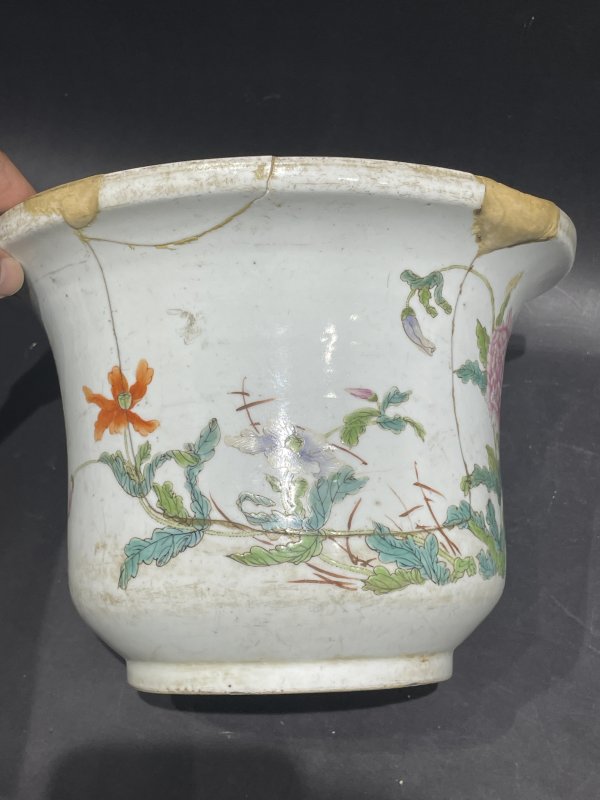 清 粉彩花卉纹花盆 - 图5