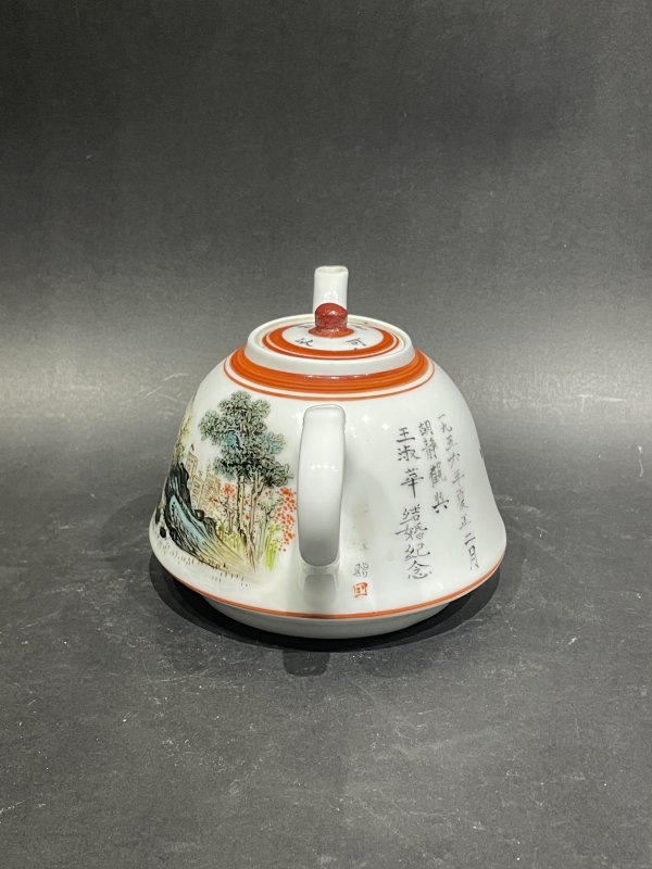 五十年代 新粉彩山水诗文壶 - 图2