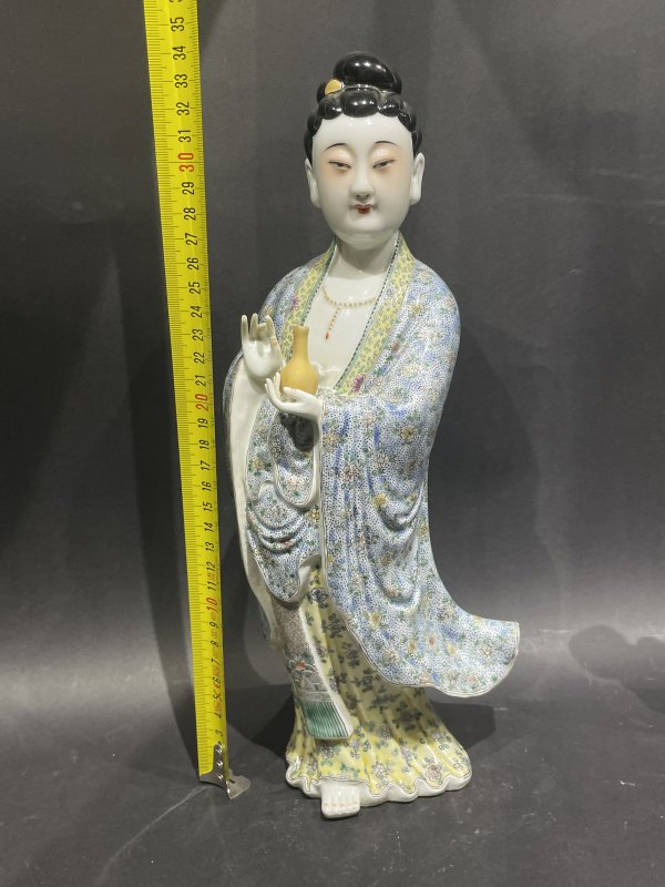 解放后 粉彩观音立像两件一组 - 图8