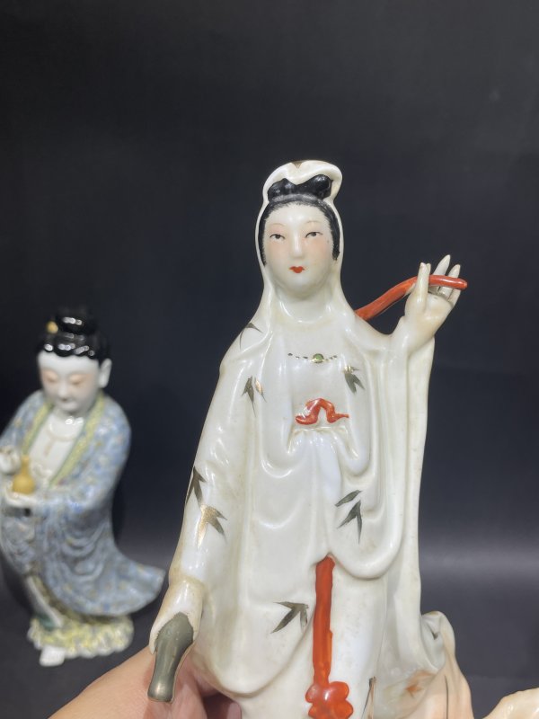 解放后 粉彩观音立像两件一组 - 图9