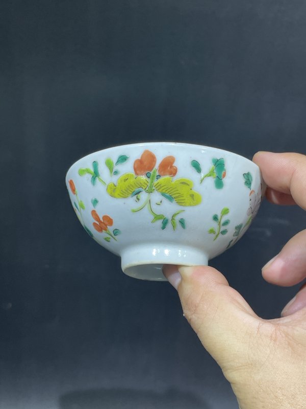 清道光 粉彩花蝶纹小盏 - 图3