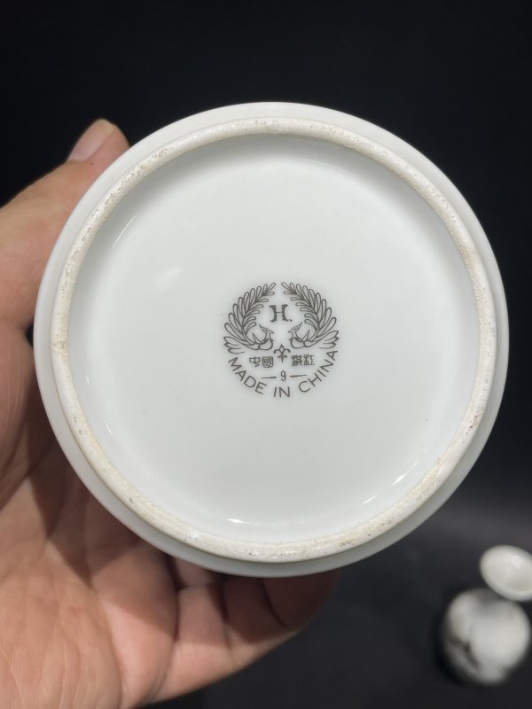 解放后 粉彩笔筒 赏瓶两件一组 - 图6