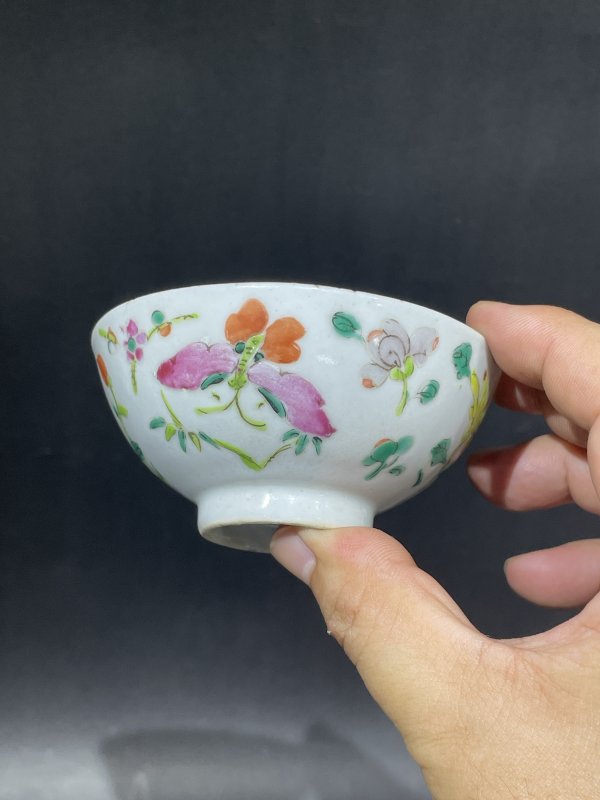 清道光 粉彩花蝶纹小盏 - 图5