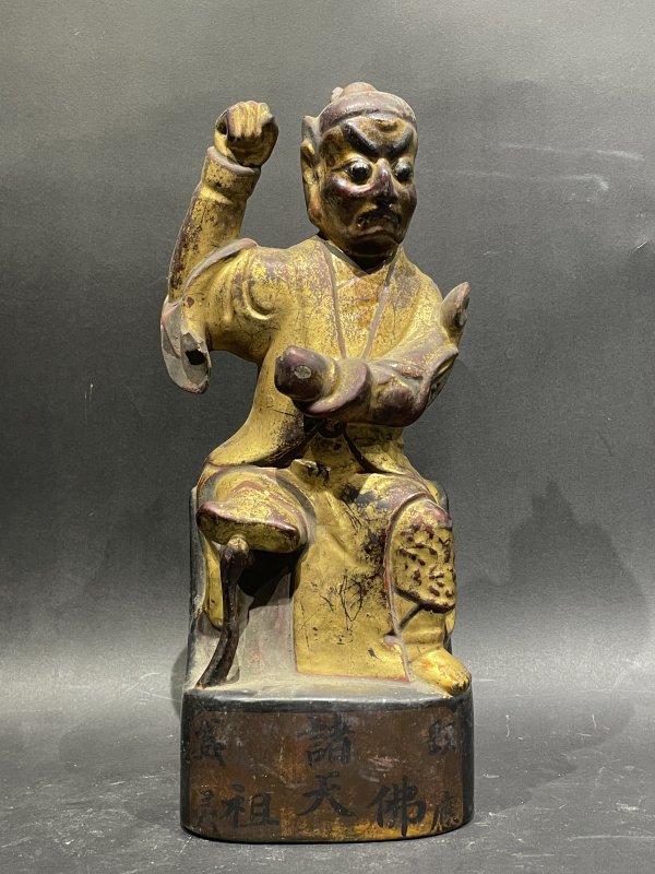 老金漆木雕像