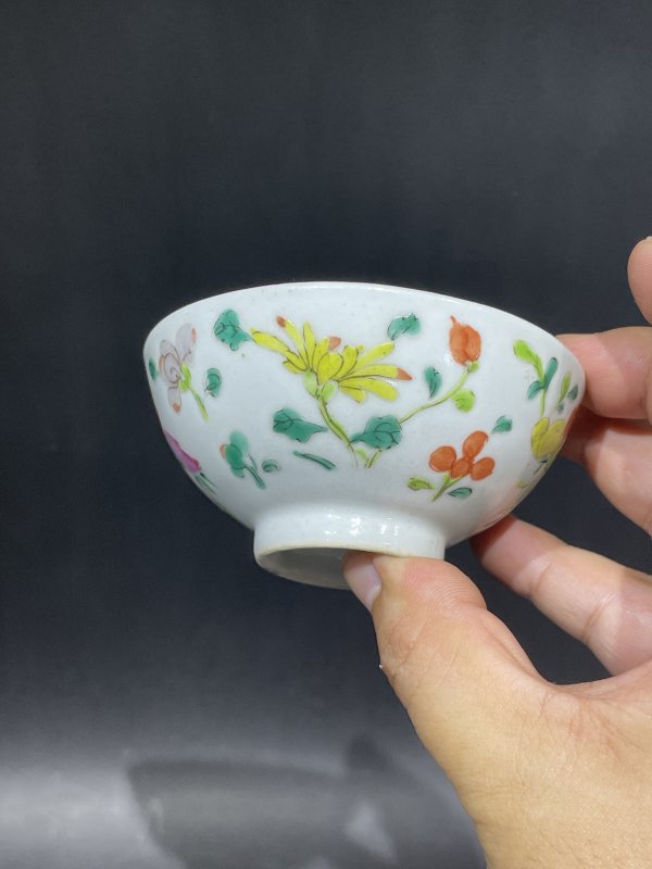 清道光 粉彩花蝶纹小盏 - 图6