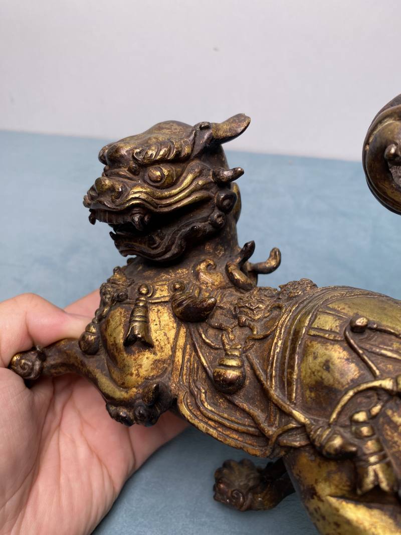 清 铜鎏金狮子戏球摆件 - 图12