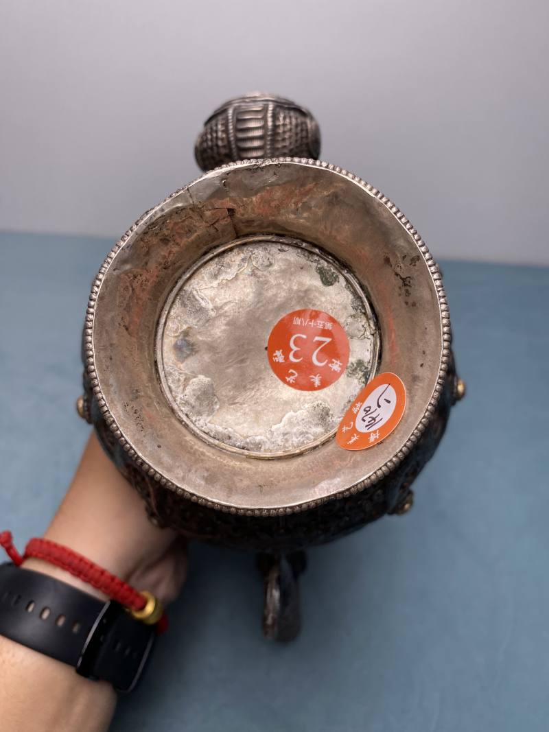 清 银嵌宝石莲花八宝龙纹持壶 - 图21