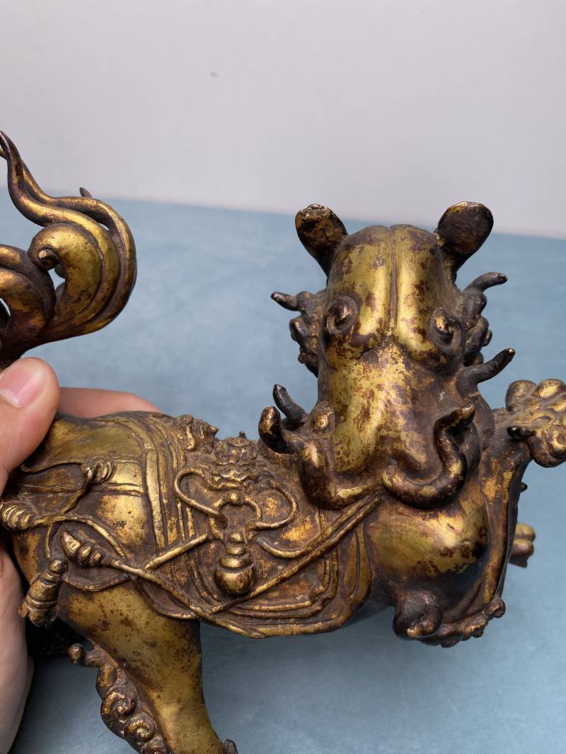 清 铜鎏金狮子戏球摆件 - 图13