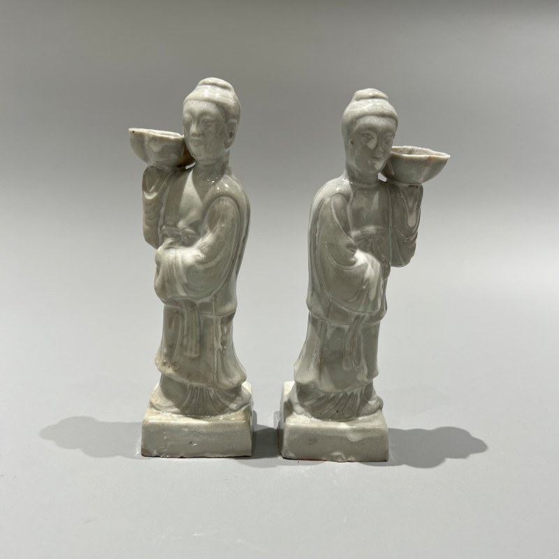 明代 青白釉仕女塑像一对 - 图7