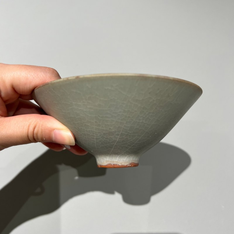 明代 龙泉窑粉青釉斗笠盏一对 - 图9