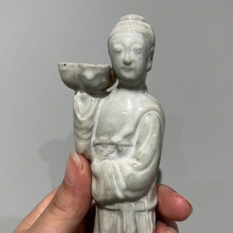 明代 青白釉仕女塑像一对 - 图11