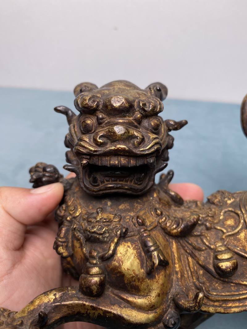 清 铜鎏金狮子戏球摆件 - 图10
