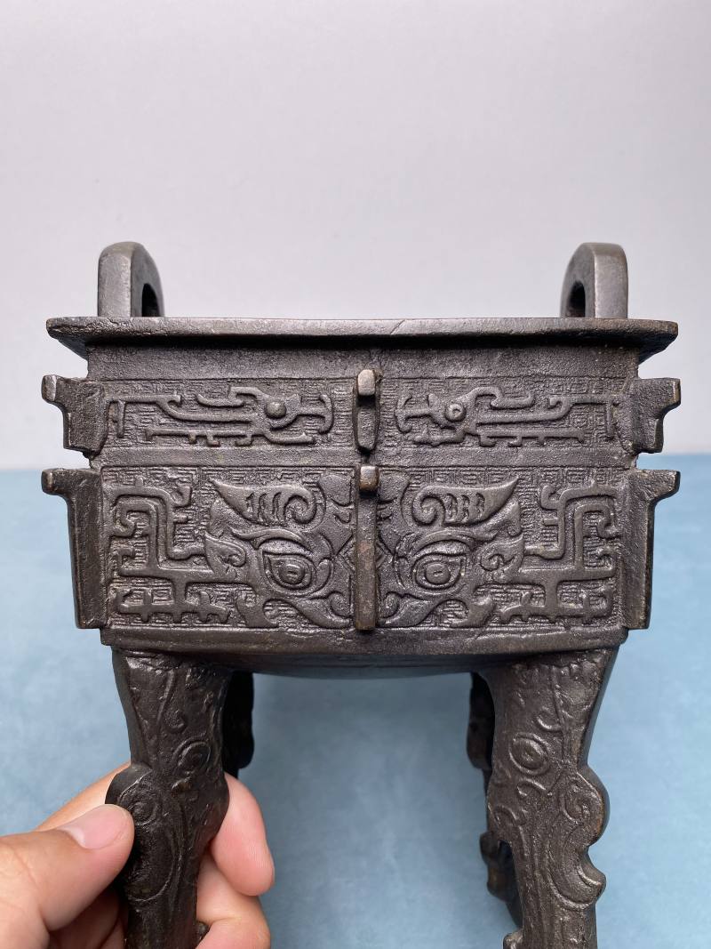 明 铜带铭文饕餮纹方鼎 - 图9