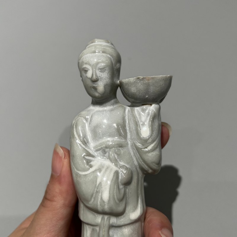 明代 青白釉仕女塑像一对 - 图16