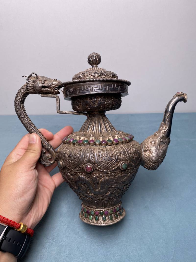 清 银嵌宝石莲花八宝龙纹持壶 - 图19