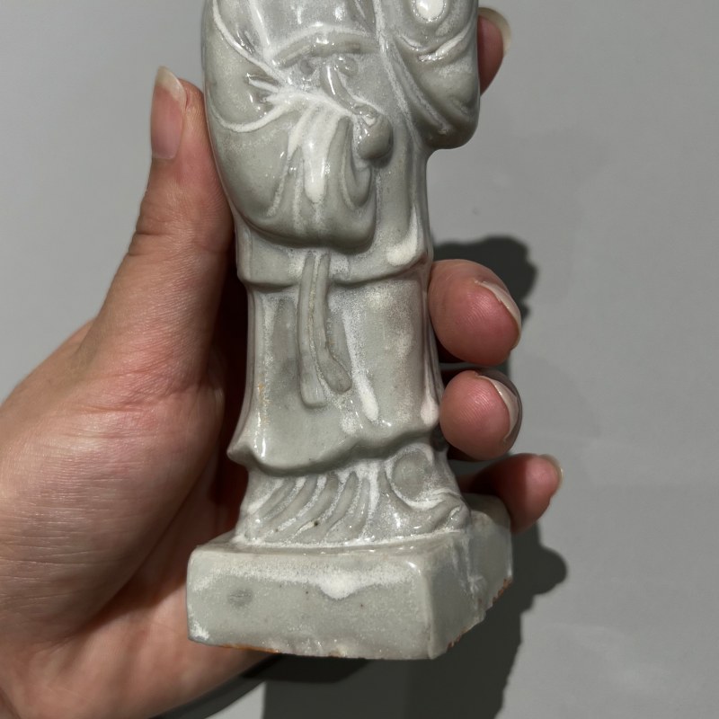 明代 青白釉仕女塑像一对 - 图17