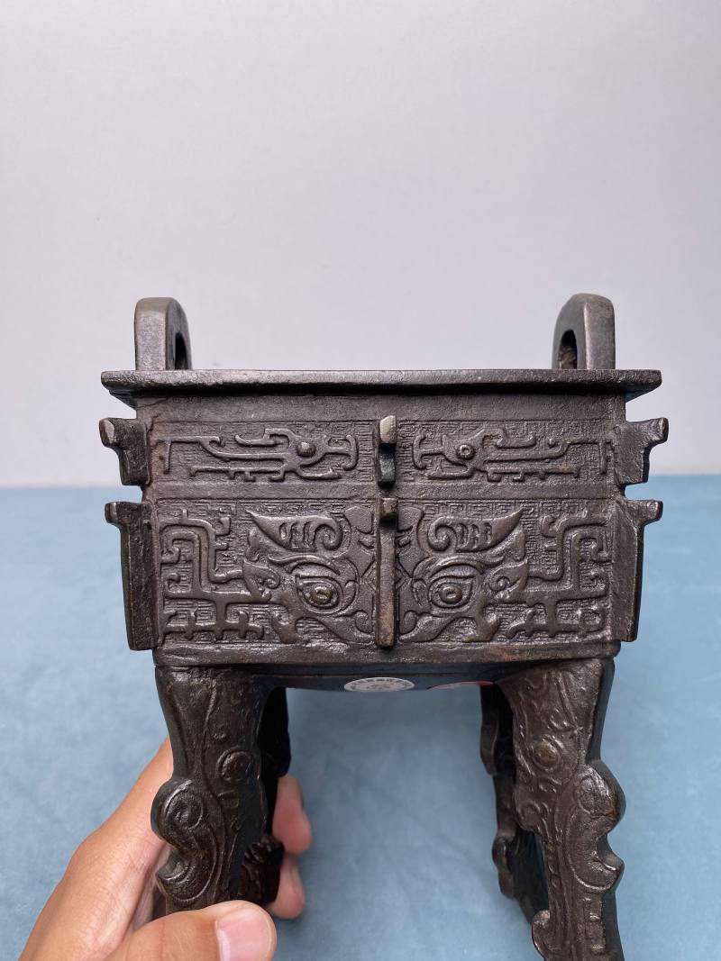 明 铜带铭文饕餮纹方鼎 - 图11