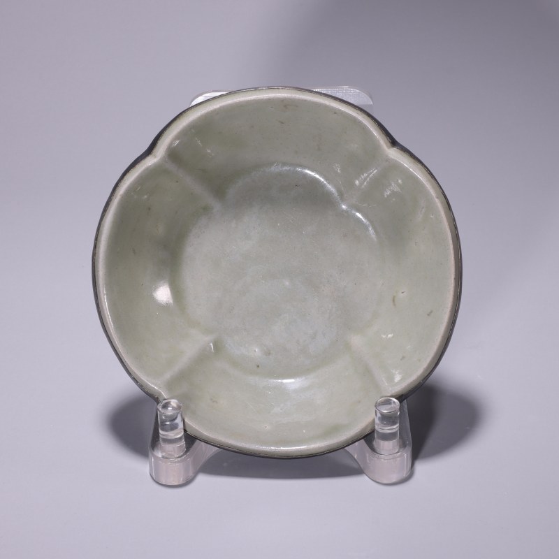 明代 青釉葵口洗