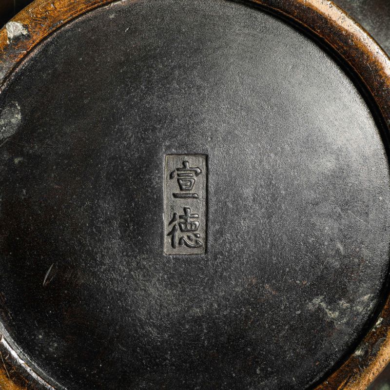 清 “宣德”款铜荸荠瓶 - 图6