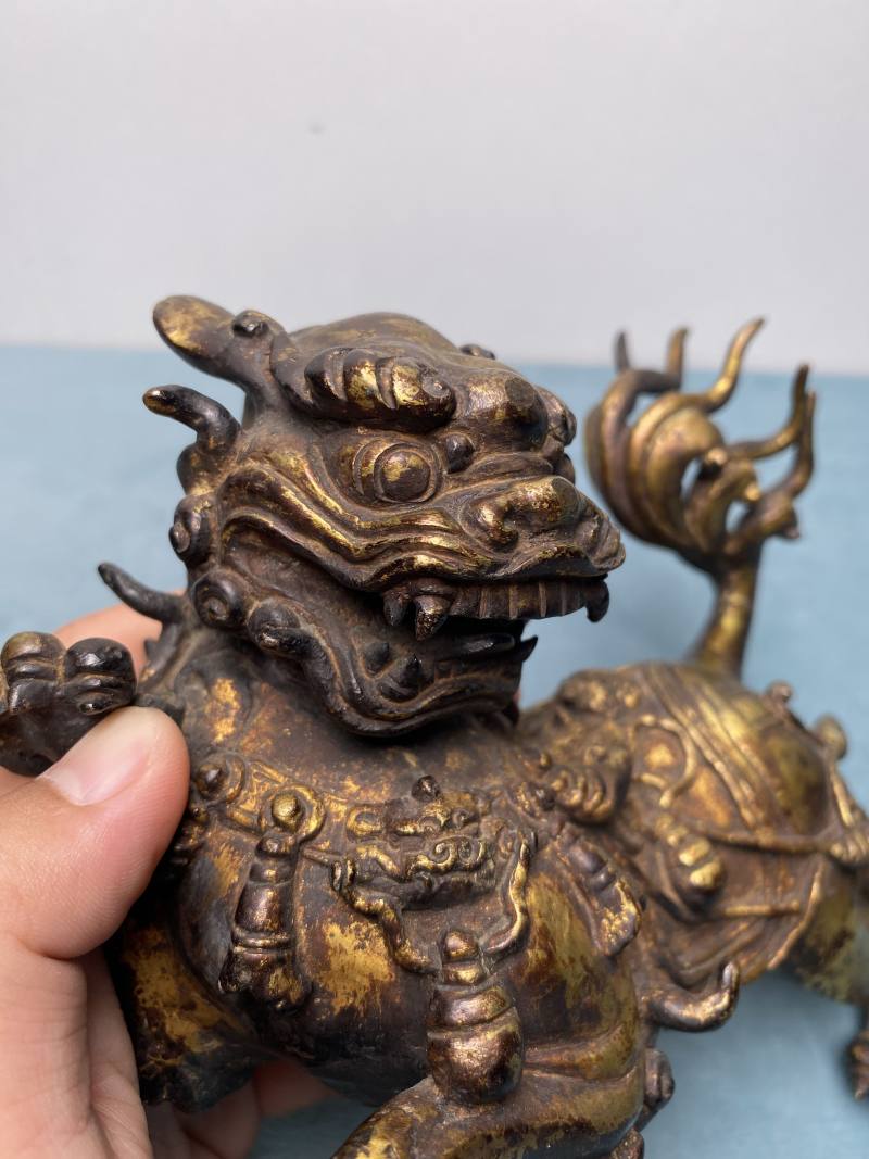 清 铜鎏金狮子戏球摆件 - 图11