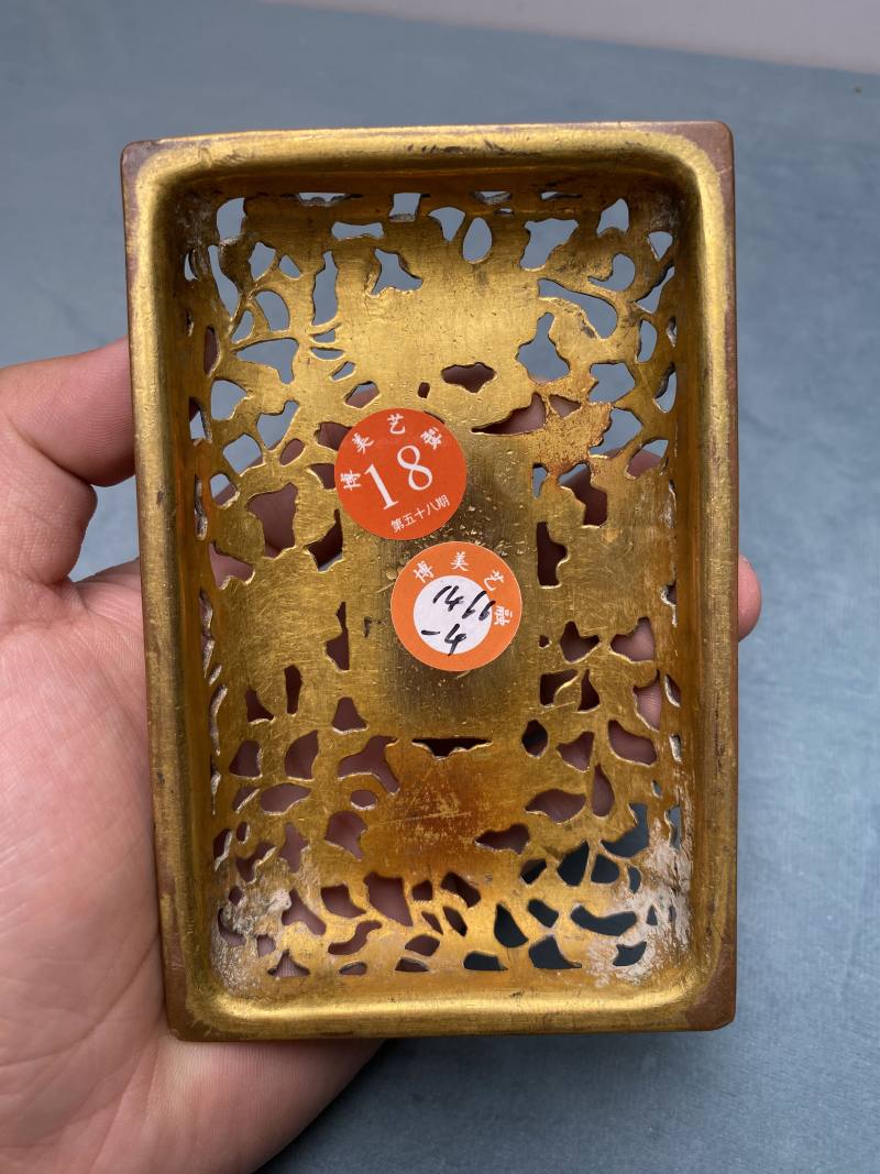 清乾隆 造办处制铜狮钮朝冠耳炉 - 图18