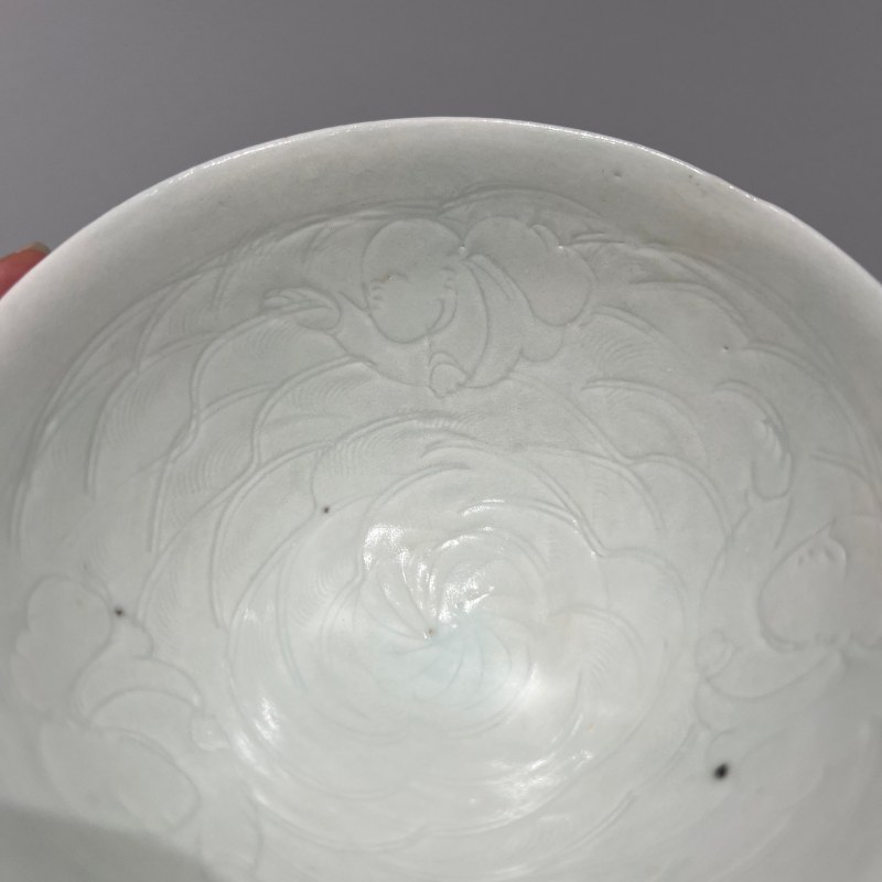 明代 青白釉三婴戏纹盏 - 图6