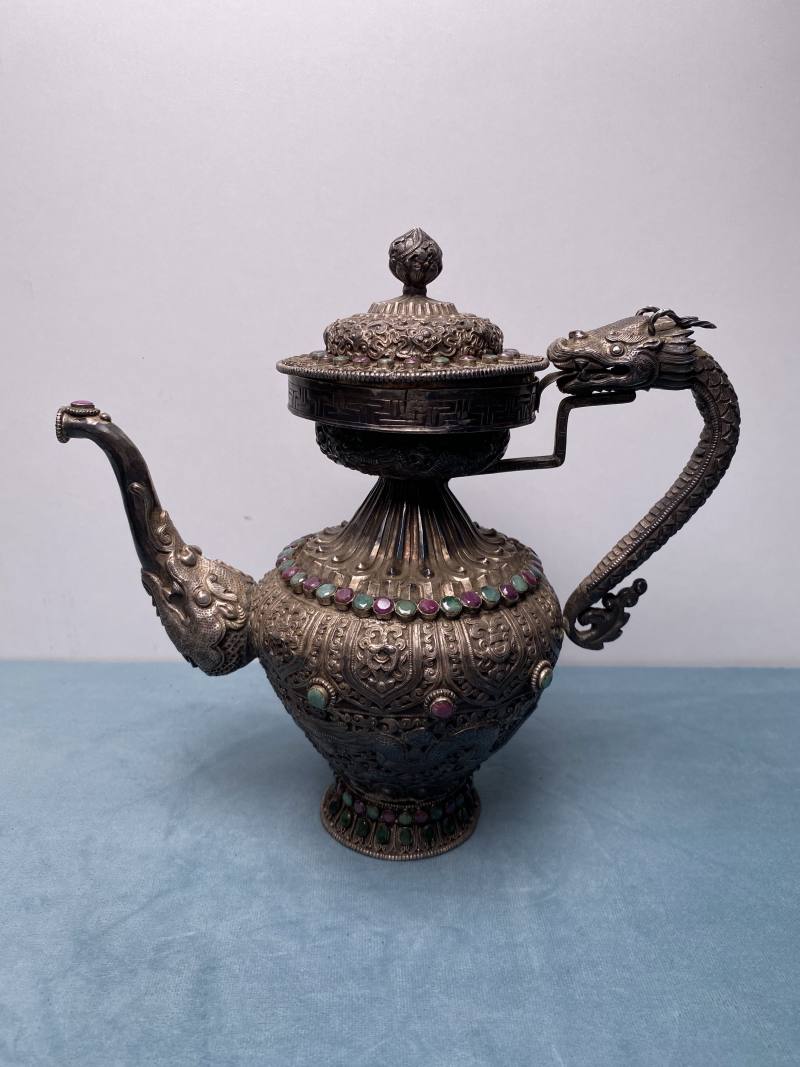 清 银嵌宝石莲花八宝龙纹持壶 - 图14