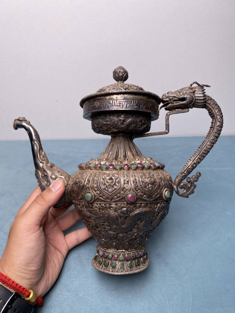 清 银嵌宝石莲花八宝龙纹持壶 - 图15