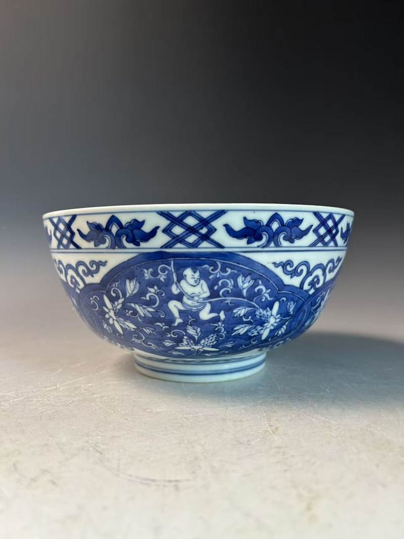 清康熙 青花持莲童子碗 - 图3