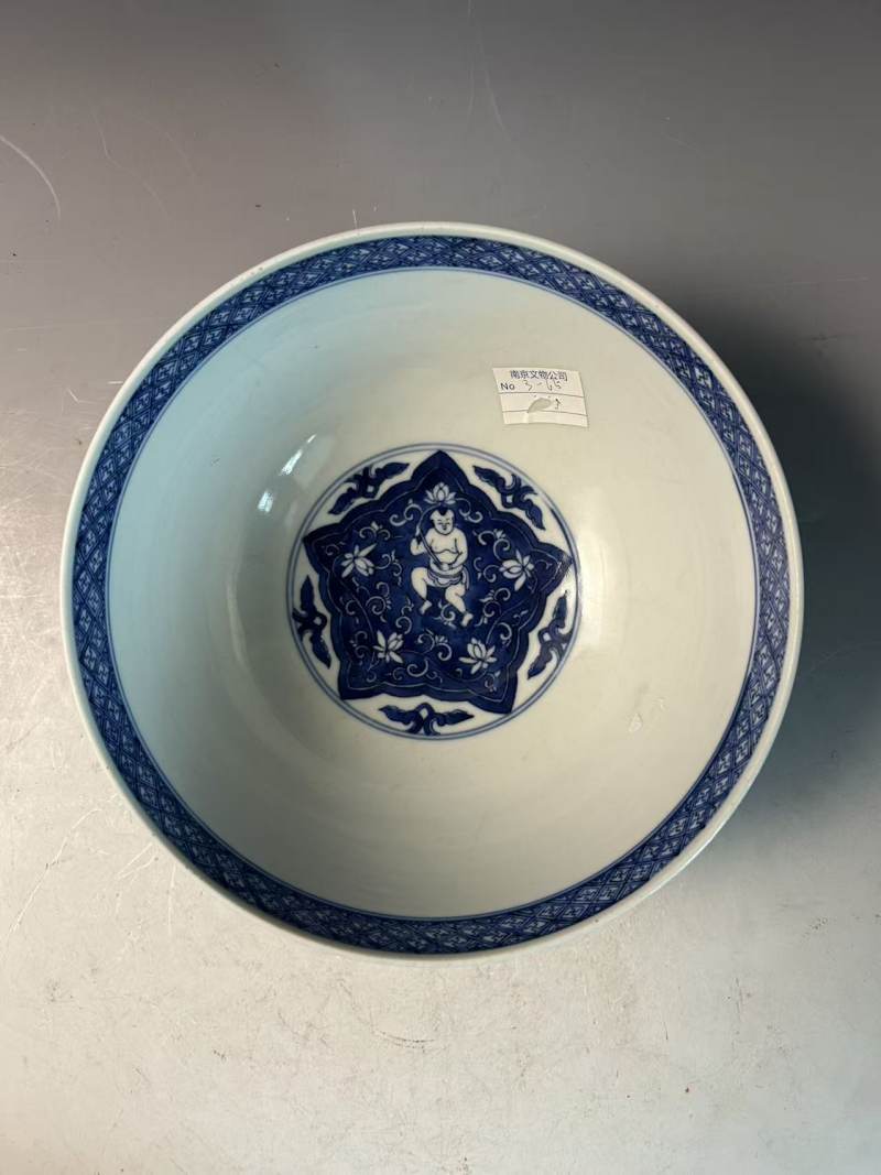 清康熙 青花持莲童子碗 - 图4